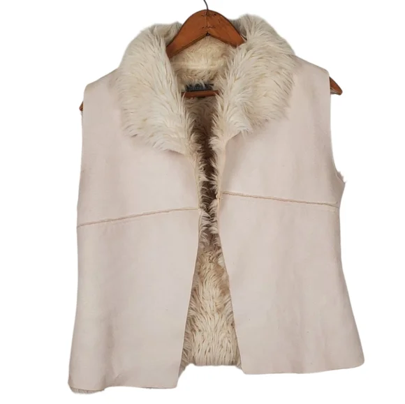 Pistachio Women's Cream Faux Fur Vest. MED - Picture 1 of 10